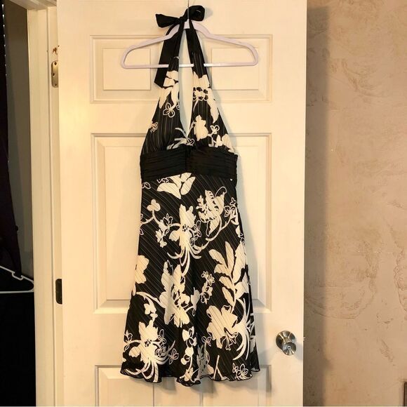 Lyndia Floral Cream and Black Halter, Backless Dress Size 2 - Picture 2 of 10